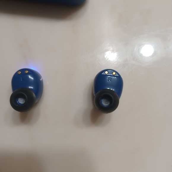 Bluetooth Earbuds - Picture 2 of 4